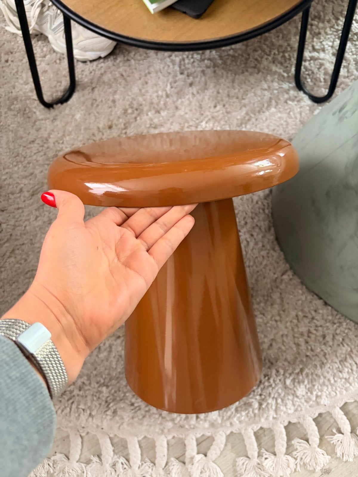 Bruine bijzettafel - Modern en stijlvol, Ophalen, Minder dan 55 cm, Rond, Zo goed als nieuw
