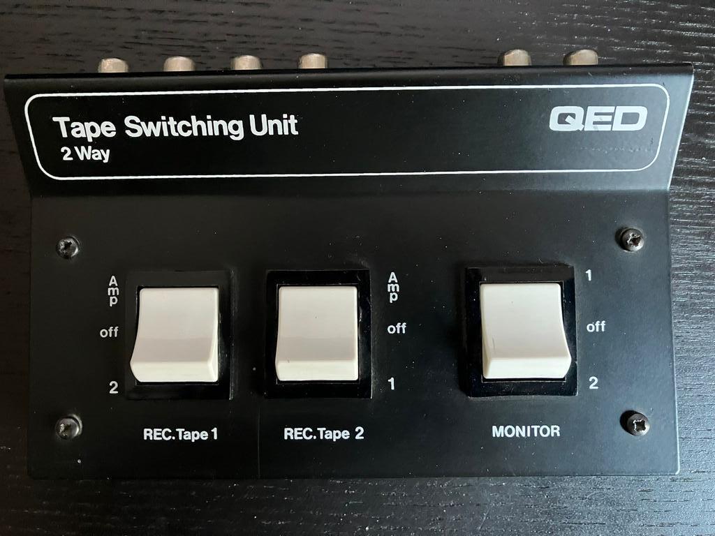 QED 2 Way Tape Switching Unit 2 Way in zeer goede staat, Verzenden, Gebruikt