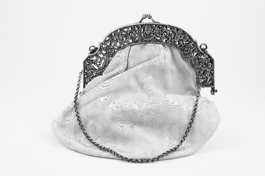 zilveren tas beugel, beugeltas (uit 1921) + zijden tasje, Antiek en Kunst, Verzenden, Zilver