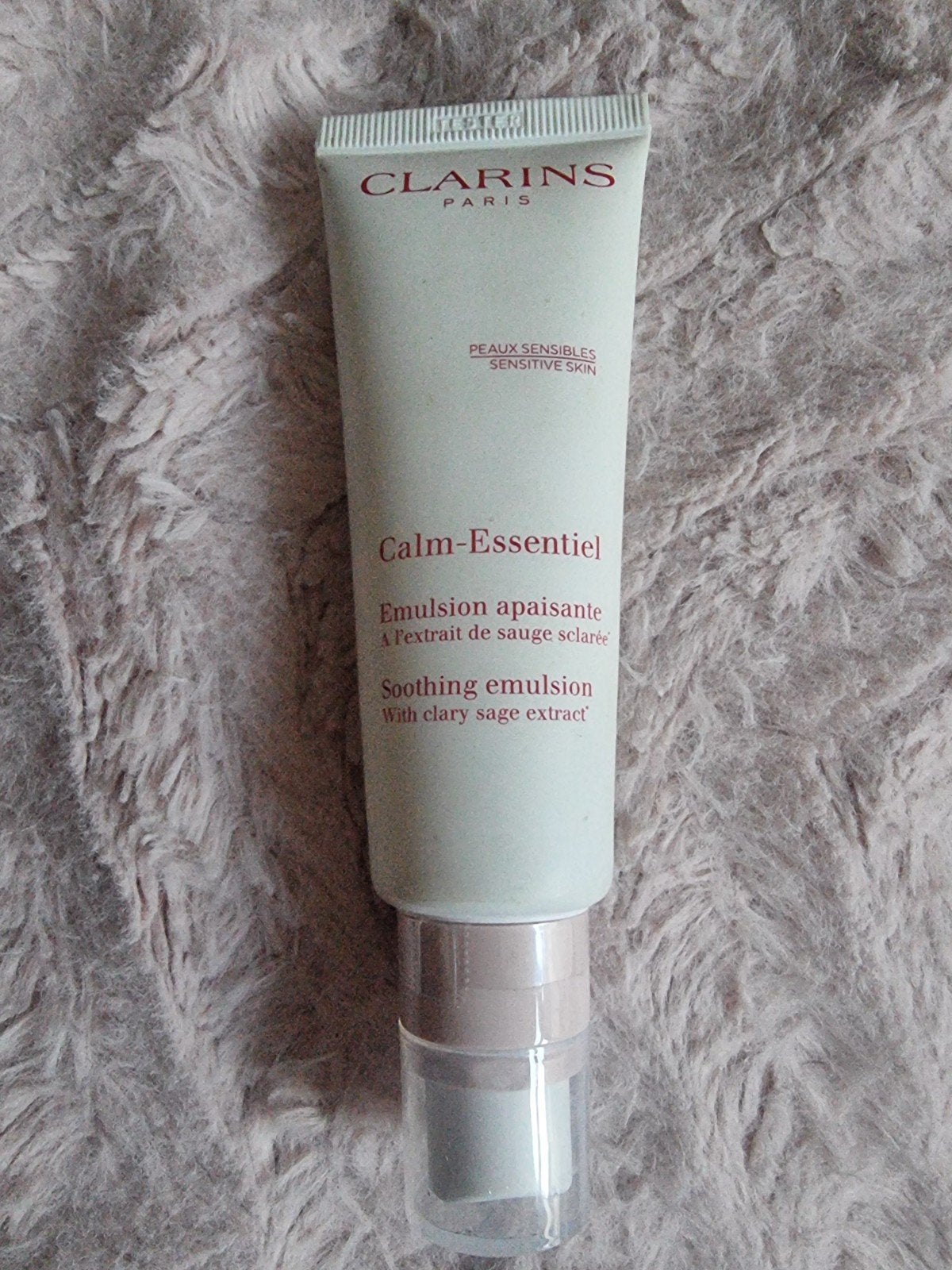Clarins Calm-Essentiel soothing emulsion 50 ml Nieuw, Verzenden, Nieuw, Gehele gezicht