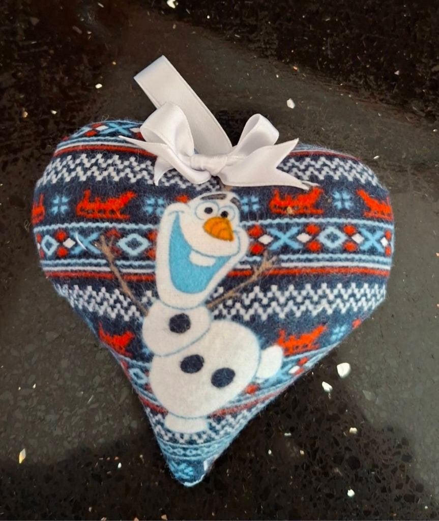 nieuw- kasthanger/ hartje: Olaf ( donker blauw), Verzamelen, Disney, Ophalen of Verzenden, Overige figuren, Nieuw, Overige typen