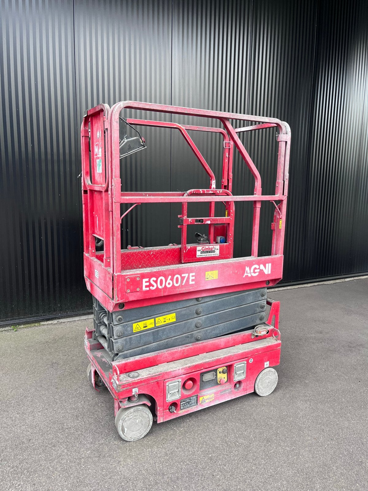 MAGNI ES0607E Schaarhoogwerker - Compact en Elektrisch, Ophalen