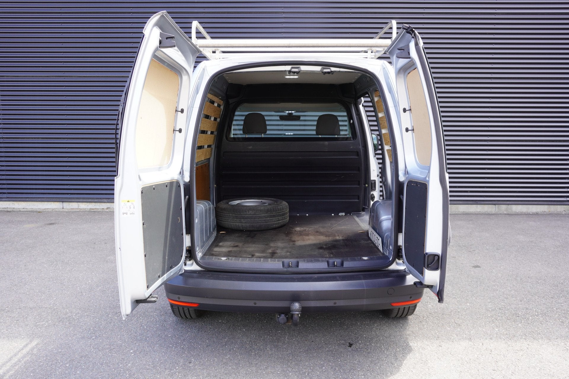Volkswagen Caddy 102pk Automaat Navigatie Trekhaak Imperiaal, Auto's, Gebruikt, Euro 6, 4 cilinders, 700 kg