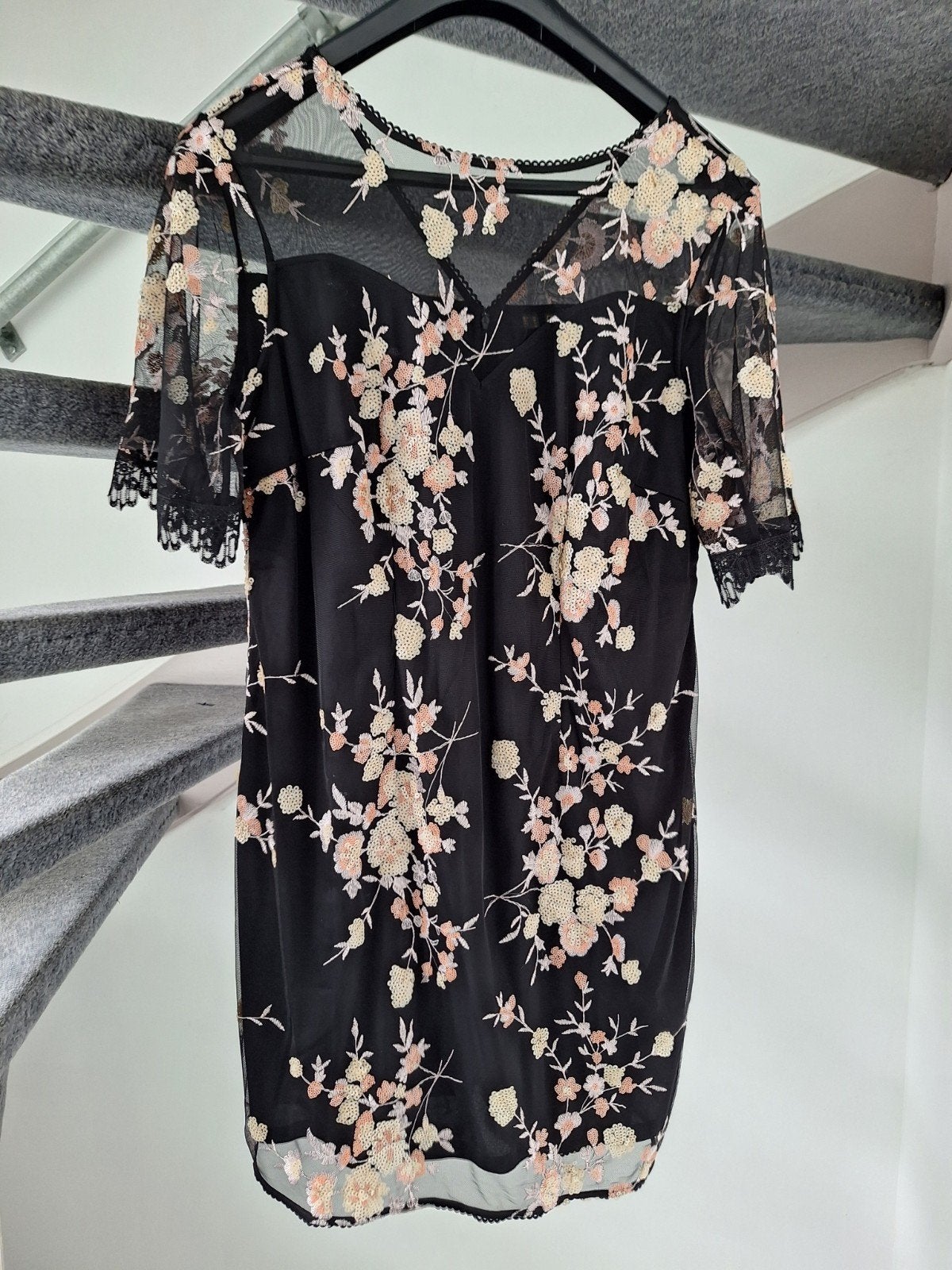 Zwarte jurk met borduursels en pailletten, maat 46, Ophalen of Verzenden, Zo goed als nieuw, Maat 46/48 (XL) of groter, Zwart