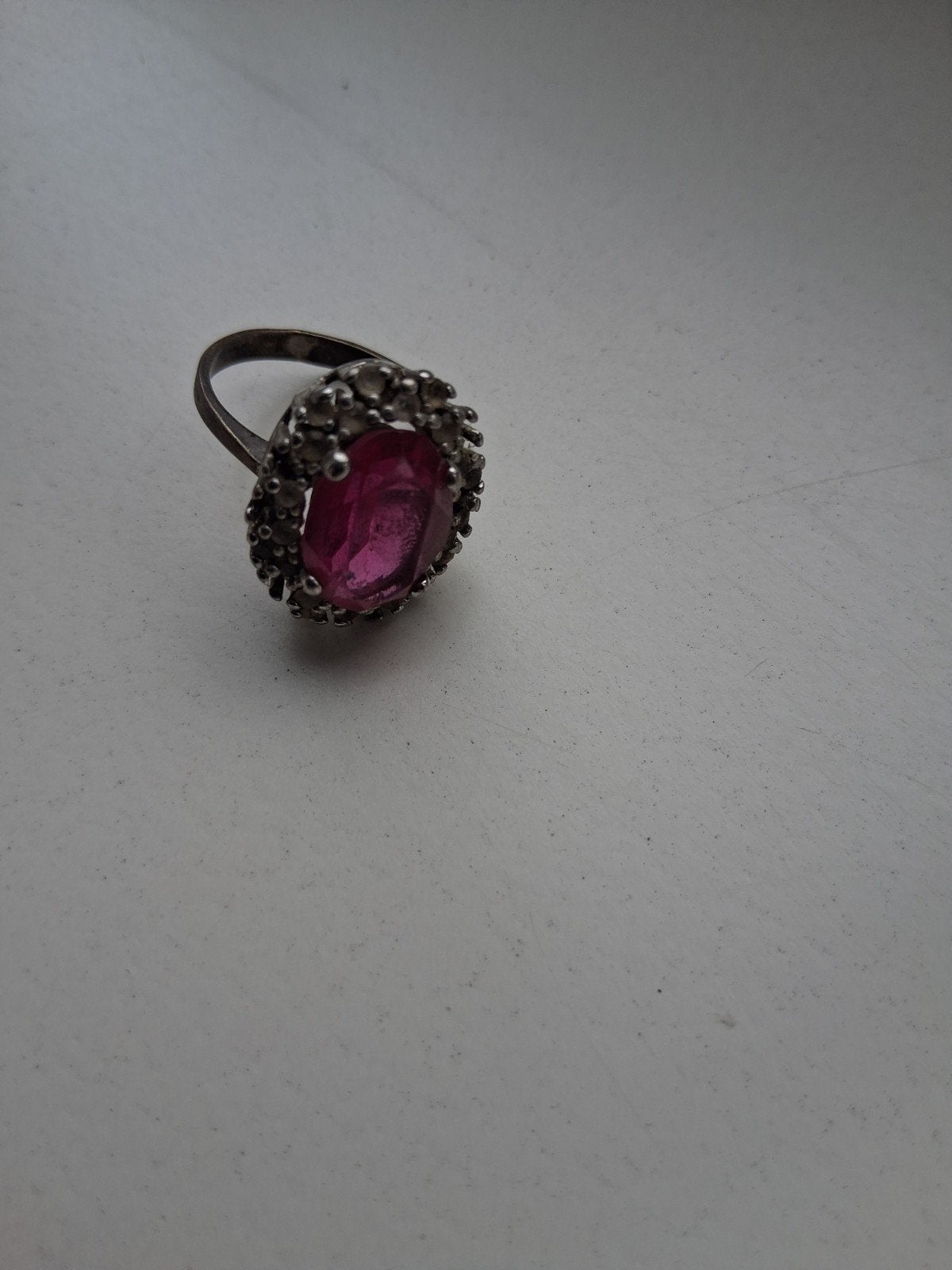 Vintage Zilveren Ring met Rode Steen, Gebruikt, Ophalen of Verzenden, Met edelsteen, Dame