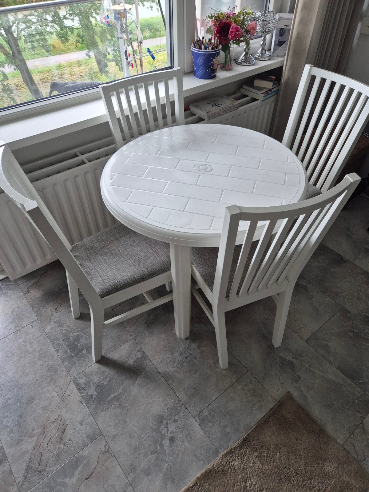 Witte ronde tafel met 4 stoelen, Ophalen of Verzenden