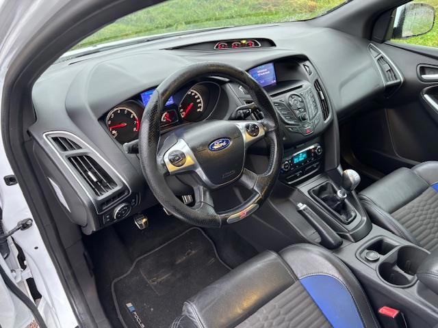 Ford Focus Wagon 2.0 EcoBoost ST-2 (250 PK!) ECC Audio/CD Na, Gebruikt, Zwart, 4 cilinders, Wit