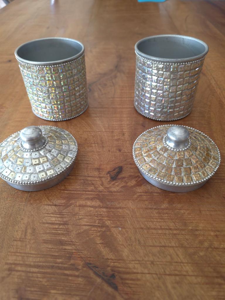 Set van 2 decoratieve potjes met mozaïek deksel, Gebruikt, Meerkleurig, Overige stijlen, Ophalen of Verzenden