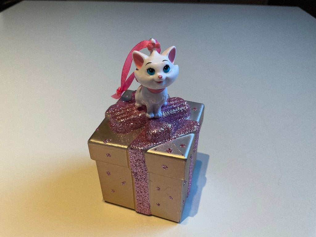 Disney Aristocats - kerstboom hanger - Marie, Ophalen of Verzenden, Overige figuren, Zo goed als nieuw, Beeldje of Figuurtje