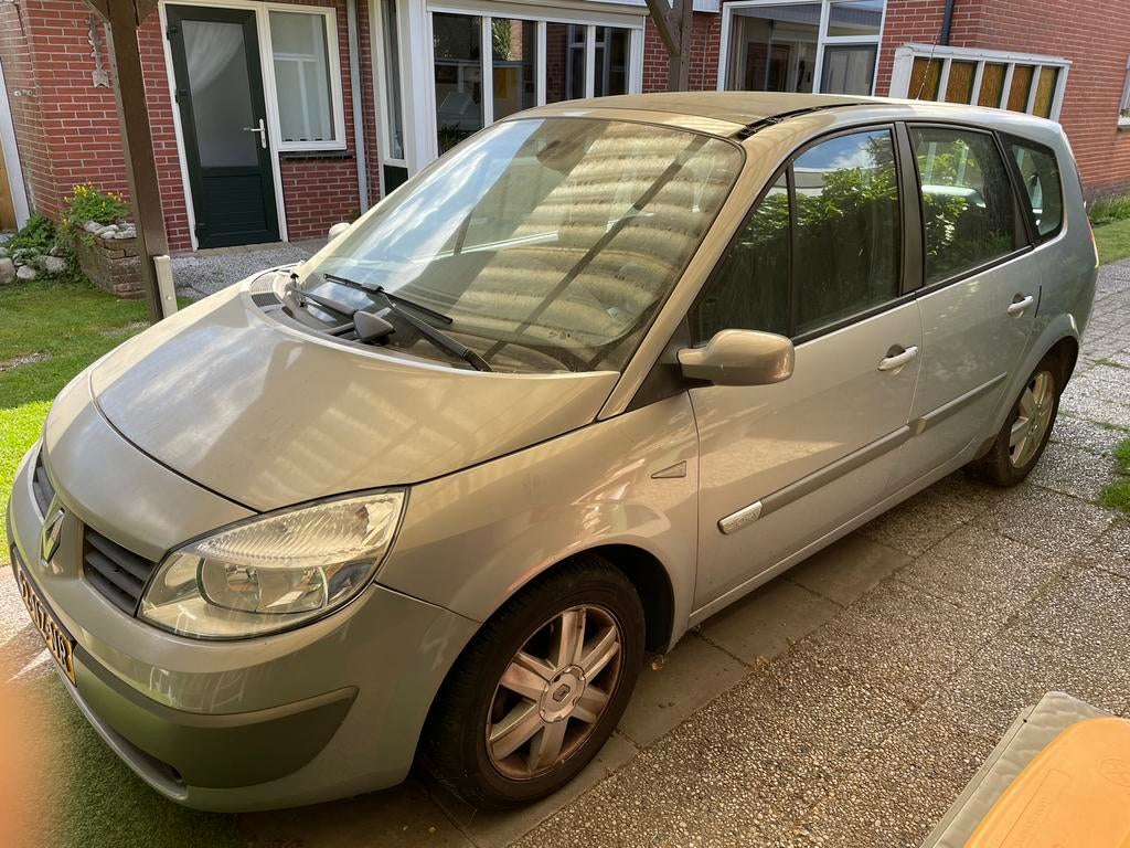 Renault Grand Scenic 2.0 16V 7P 2004 Beige, Voorwielaandrijving, 1998 cc, 4 cilinders, 7 stoelen