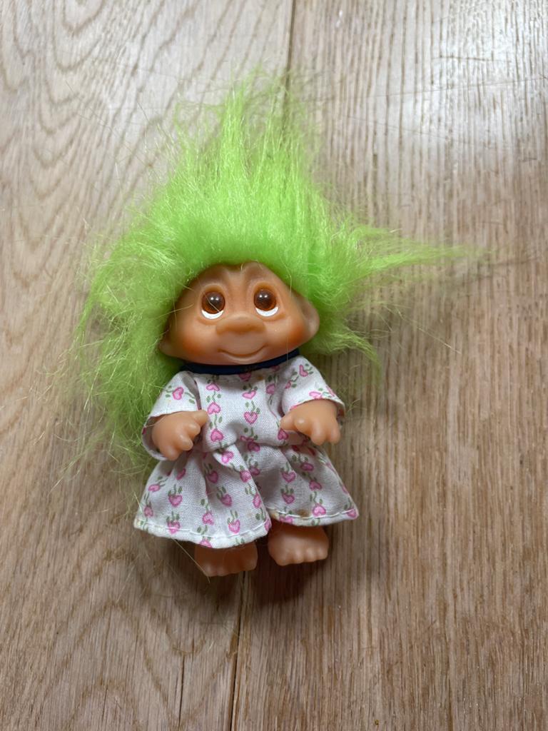 Vintage Troll Pop met Groen Haar en Jurkje, Ophalen of Verzenden, Gebruikt, Overige typen