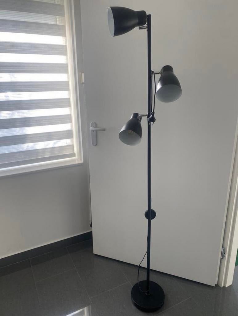 Zwarte vloerlamp met drie verstelbare spots, Huis en Inrichting, Ophalen, Gebruikt, Metaal, 150 tot 200 cm