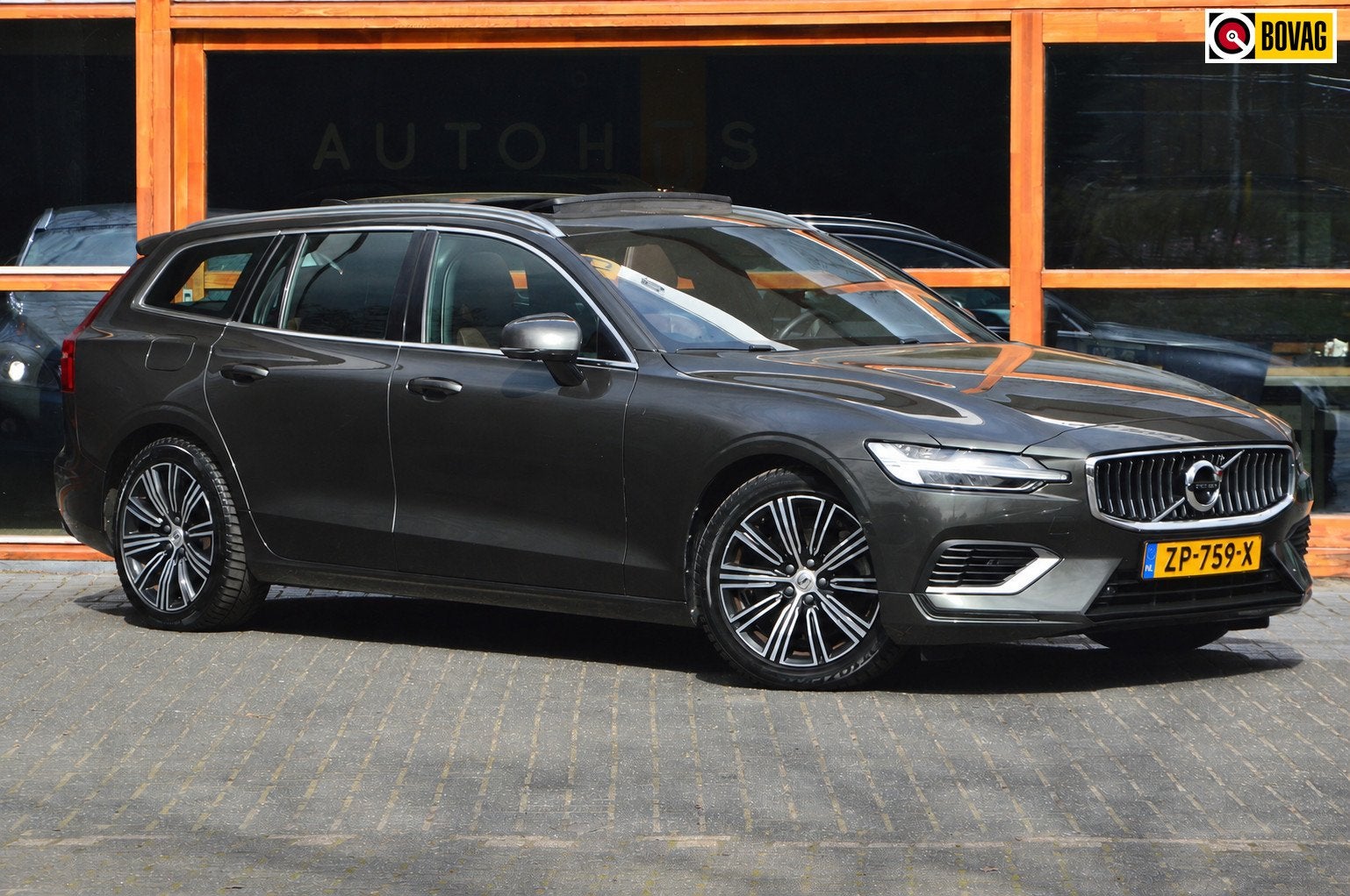 Volvo V60 T8 Hybride AWD Inscription | Panoramadak | Camera, Auto's, Volvo, Dealer onderhouden, Gebruikt, Euro 6, 4 cilinders
