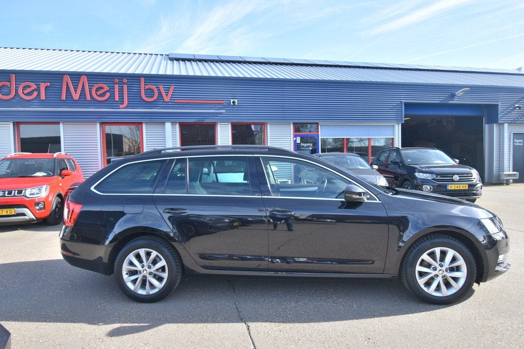 Skoda Octavia Combi 1.0 TSI Greentech Business Edition , CLI, Auto's, Skoda, Zwart, Origineel Nederlands, 3 cilinders, 999 cc