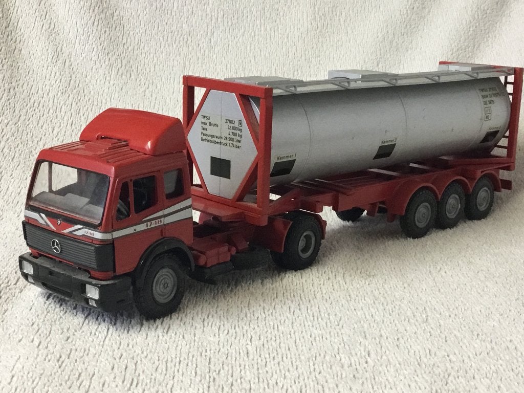 Mercedes vrachtwagen met silotanktrailer, Ophalen of Verzenden, Zo goed als nieuw, Bus of Vrachtwagen, NZG
