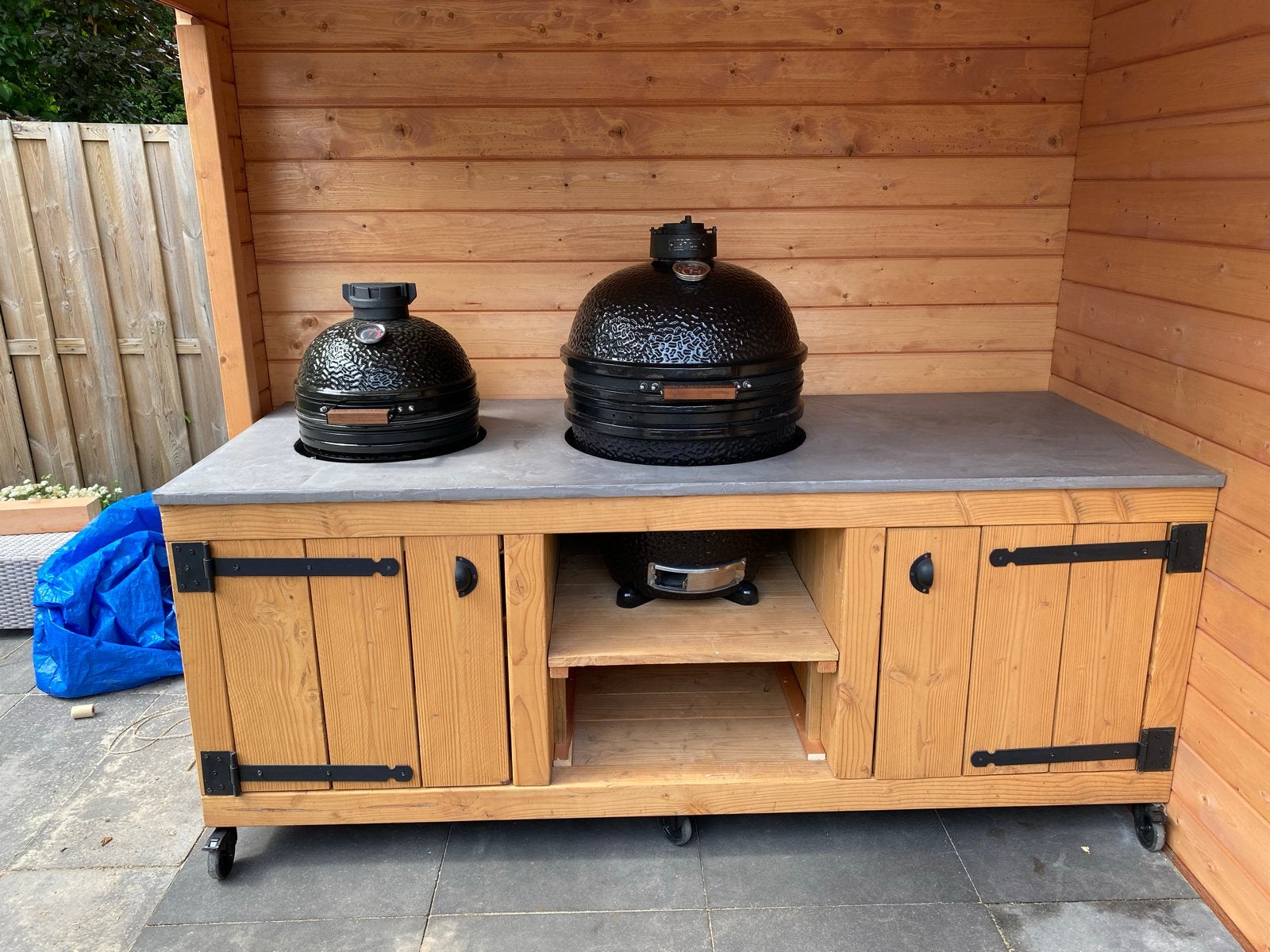 Buitenkeuken met Bastard Large & Compact Kamado's, Ophalen, Gebruikt