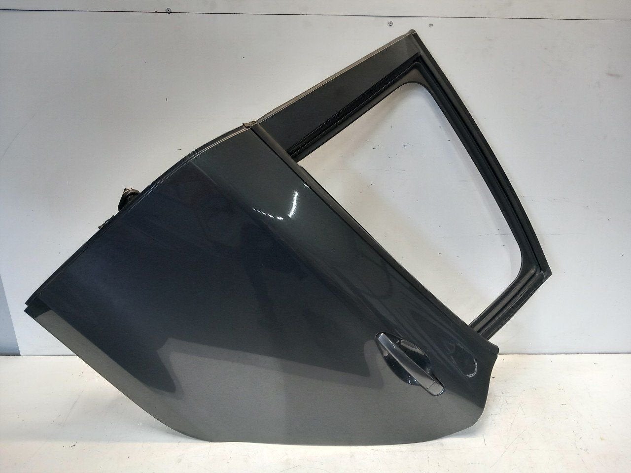 Portier links achter Peugeot 208, Auto-onderdelen, Onderdelen@venauto.nl, Van der Ven Autorecycling B.V., Gebruikt, Ettenseweg 76, 4706 PB Roosendaal, The Netherlands