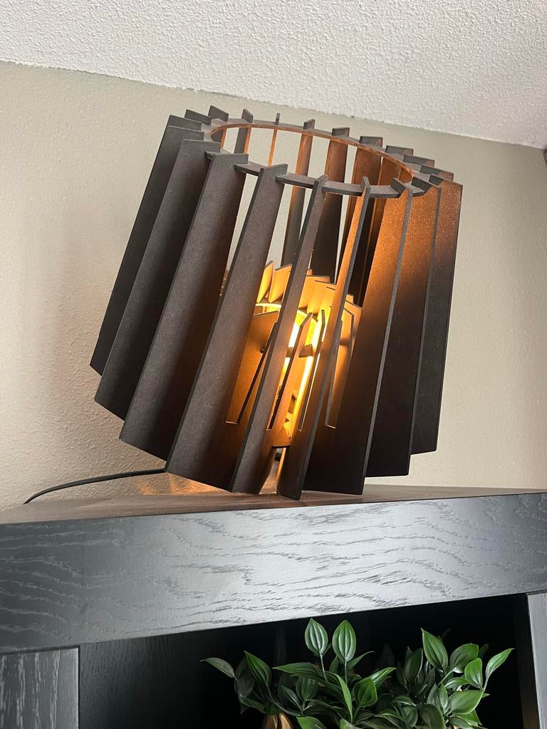 Spot-Nik vloerlamp Van Tjalle en Jasper - Zo goed als nieuw, Ophalen, Zo goed als nieuw, Hout, Minder dan 100 cm