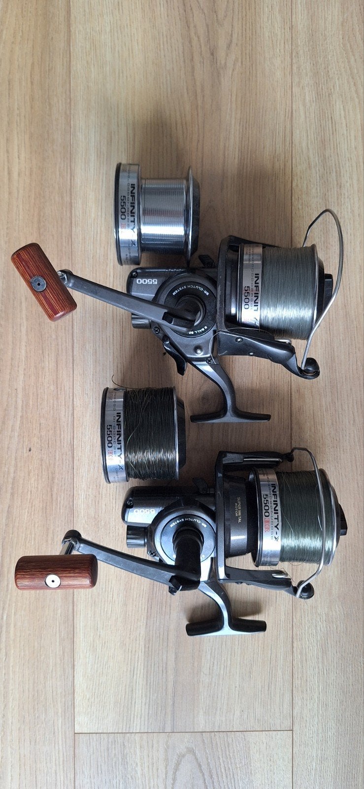 Set van 2 Daiwa Infinity-X 5500 BR Big Pit molens, Watersport en Boten, Ophalen, Zo goed als nieuw, Molen