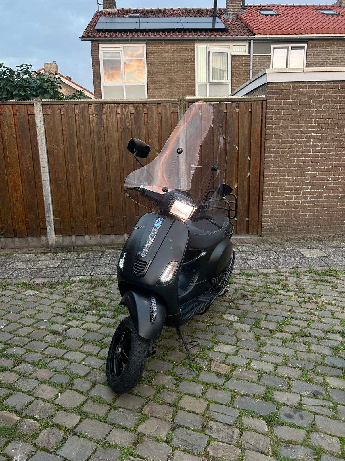 Vespa S 50 – Mat Zwart – Carbon Wrap, Fietsen en Brommers, Ophalen, Gebruikt, Vespa S, Benzine