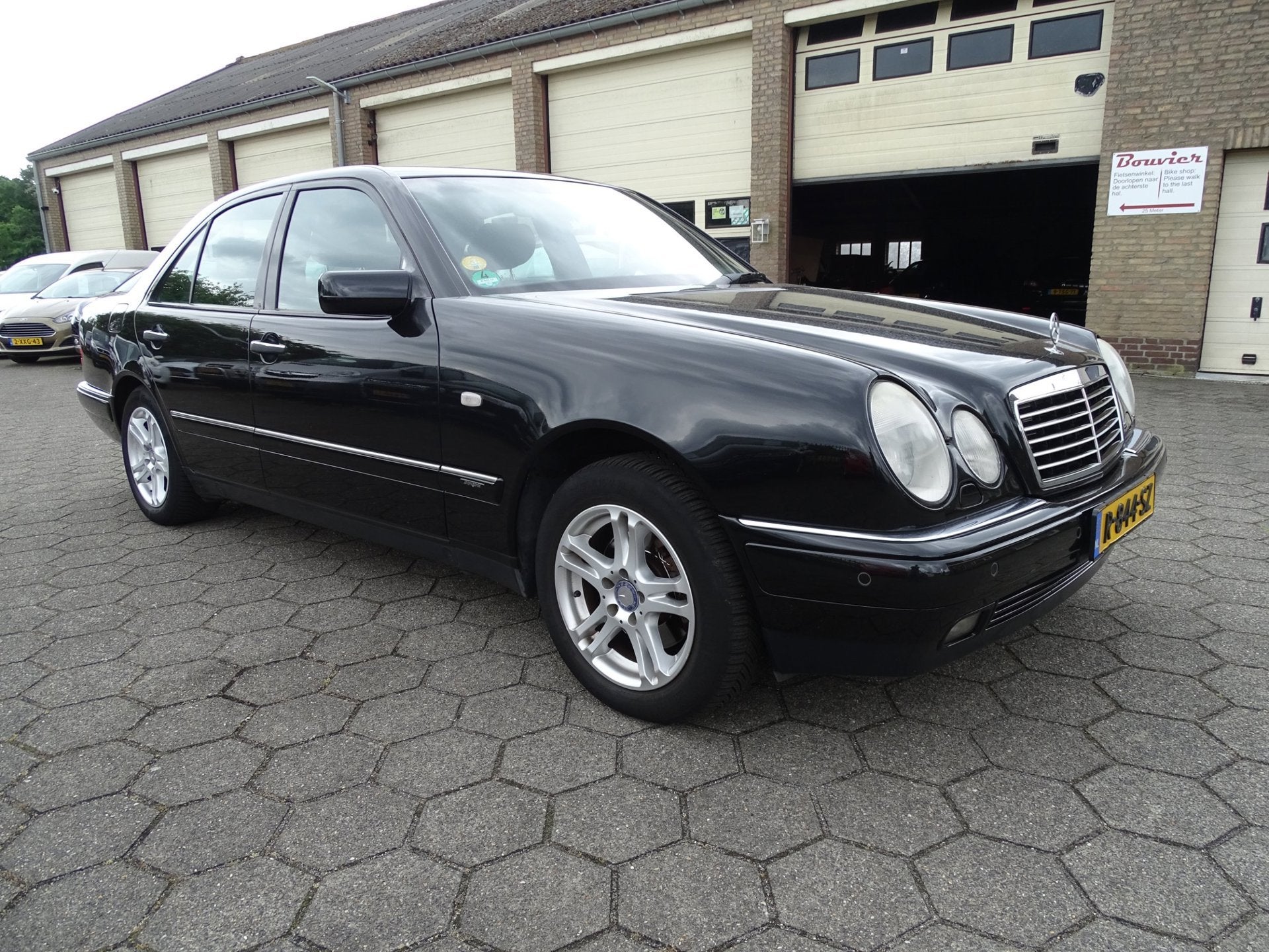 Mercedes-Benz E-klasse 280 Avantgarde 4-Matic, Auto's, Stof, Gebruikt, Zwart, Zwart