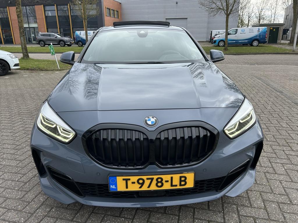 BMW 1-serie 118i High Exec M-Sport FULL OPTIONS. (bj 2020), Gebruikt, Bedrijf, 3 cilinders, 695 kg