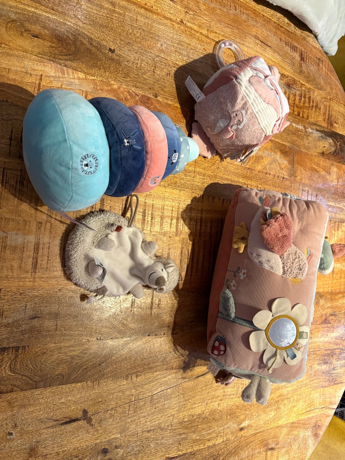 Diverse babyartikelen: speelgoed, draagdoek, dekentjes, Kinderen en Baby's, Ophalen of Verzenden, Zo goed als nieuw