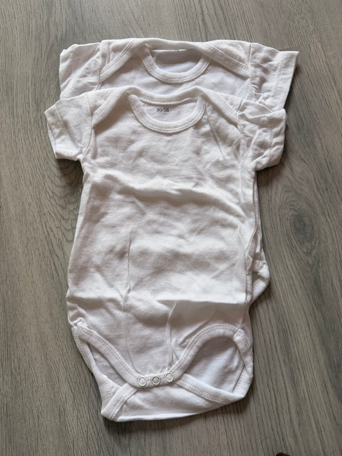 2 witte rompertjes maat 50/56, Kinderen en Baby's, Babykleding | Maat 50, Ophalen of Verzenden, Gebruikt, Jongetje of Meisje, Nacht- of Onderkleding