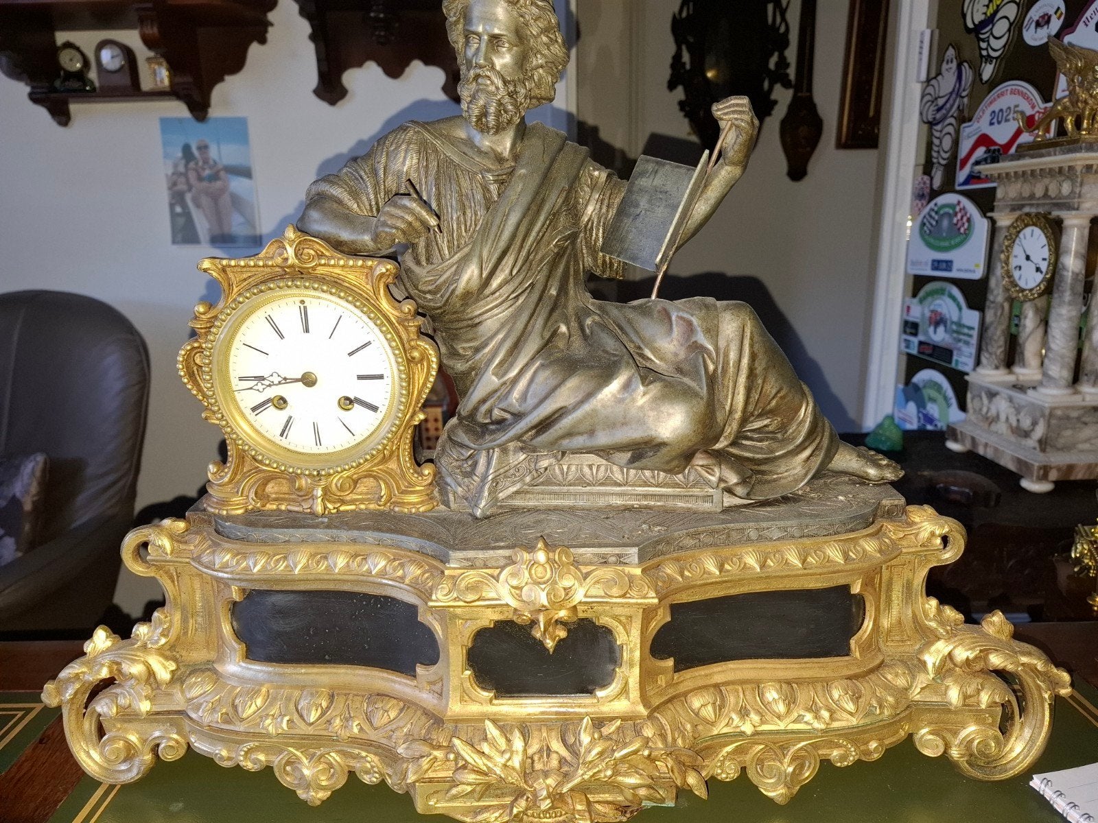Antieke half bronzen pendule met schrijver verguld, Antiek en Kunst, Ophalen