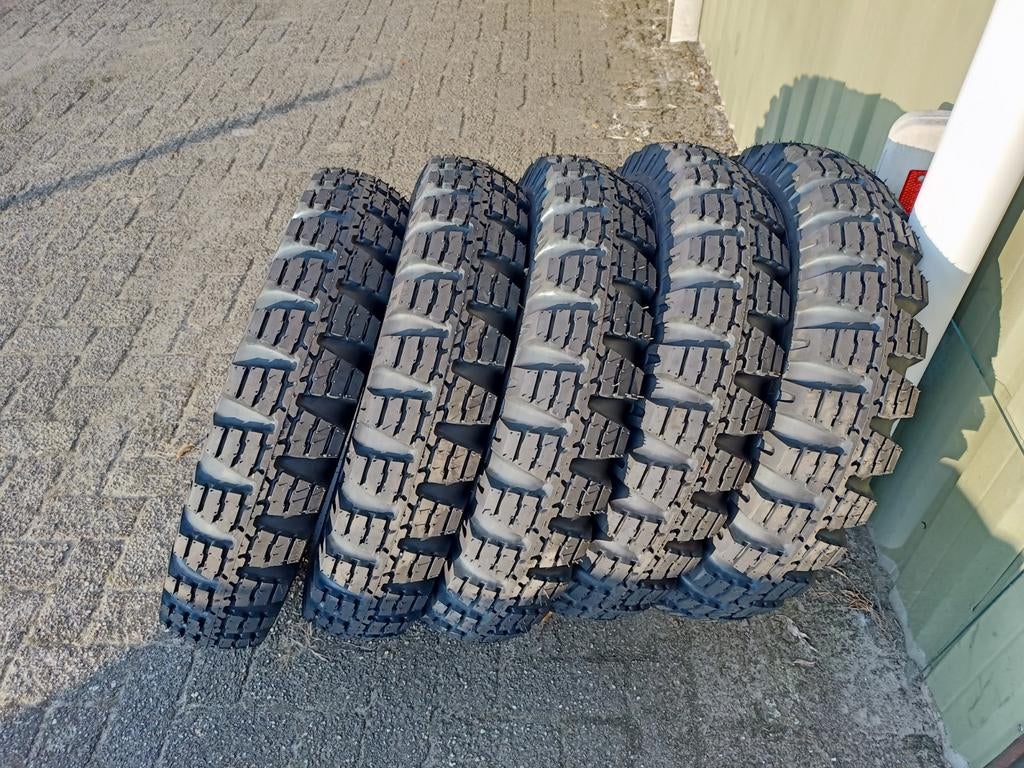 NIEUWE ( geen gecurverde !!) NATO Nekaf banden op voorraad, Auto-onderdelen, Ophalen of Verzenden, Nieuw, Jeep
