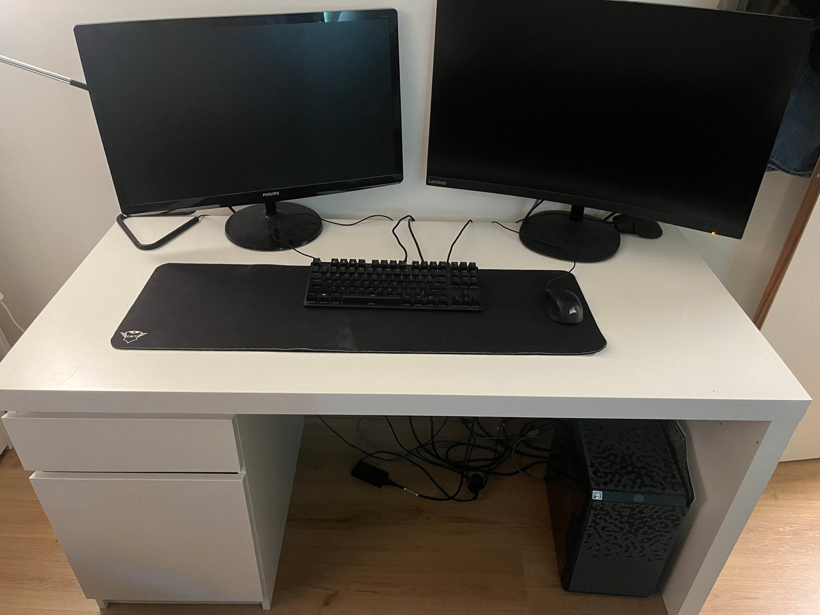 IKEA MALM bureau - wit, in goede staat, Ophalen, Gebruikt, Met lades, Spaanplaat of MDF