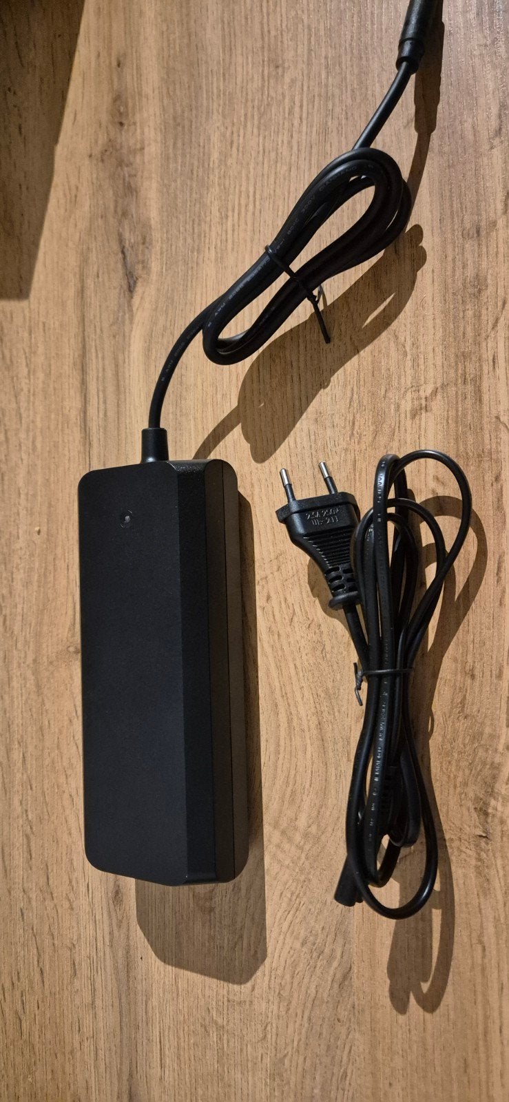 Originele Qwic/Sans 4A Snellader (Voor 525Wh & 735Wh) Zgan!, Elektrische fiets, Qwic, Overige typen, Ophalen of Verzenden