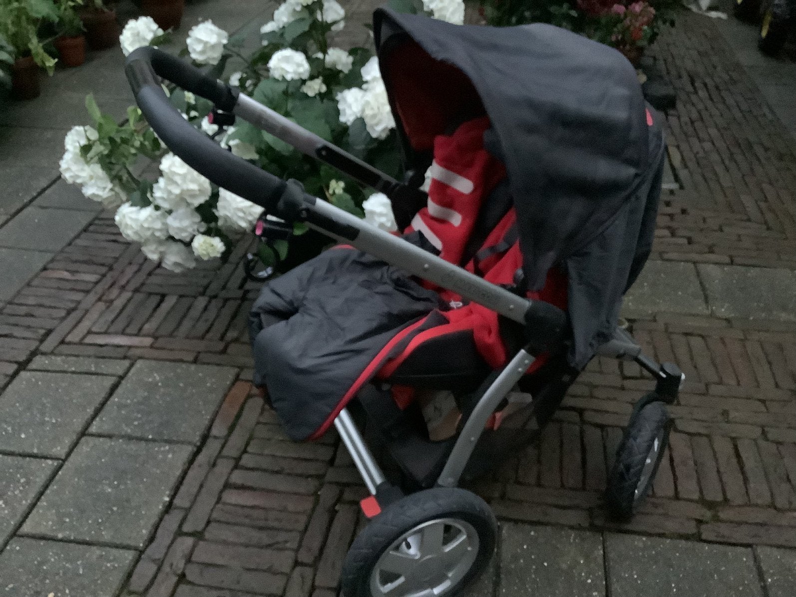 Prima merkkinderwagen Maxi-cosi zwart/rood, Ophalen of Verzenden, Zo goed als nieuw