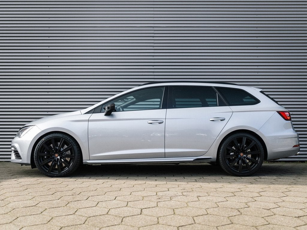 SEAT Leon ST CUPRA 300 4DRIVE PERFORMANCE PANO BREMBO BEATS, Auto's, Automaat, Gebruikt, Zwart, 4 cilinders