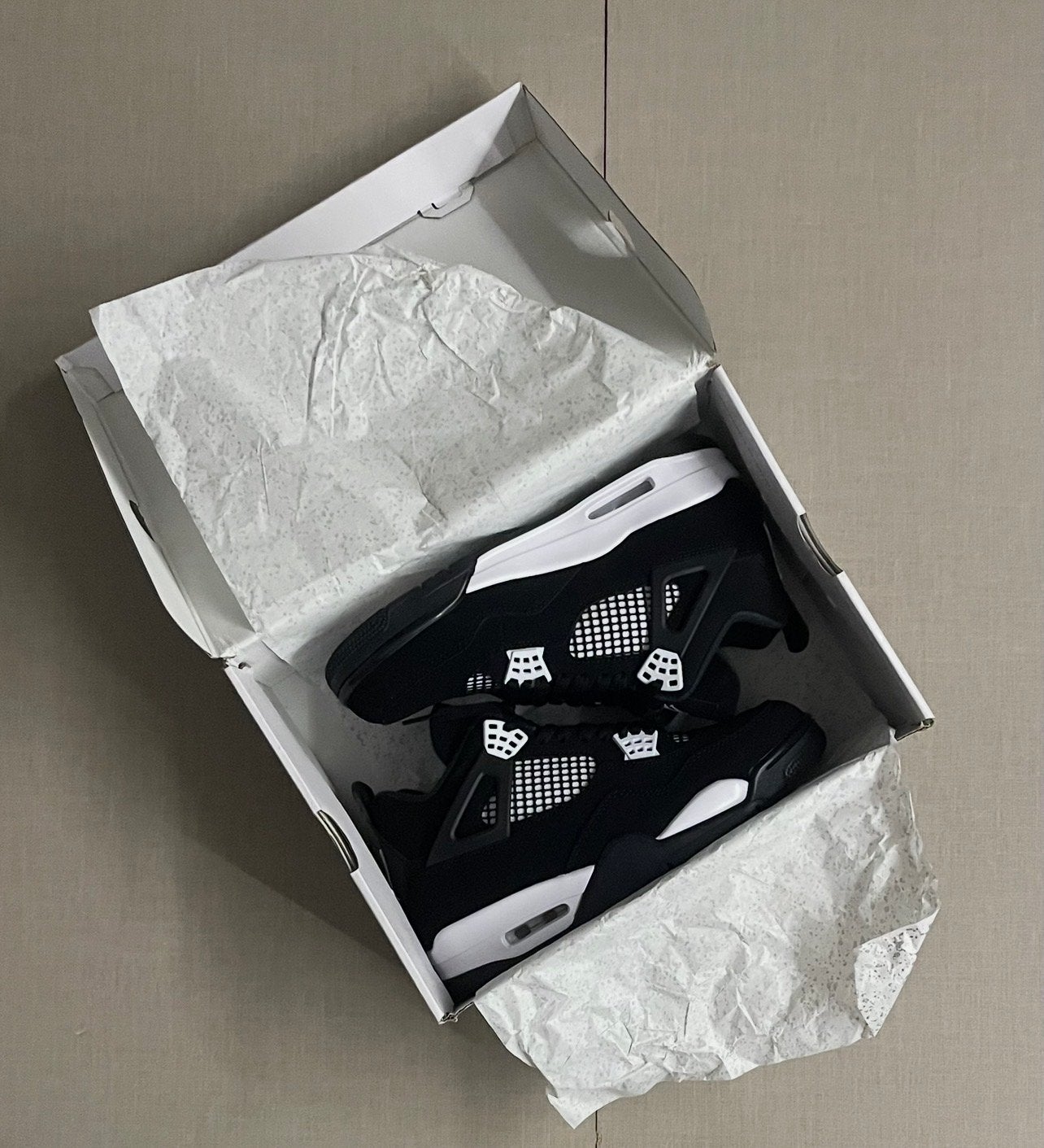 Nike Air Jordan 4 Retro white thunder - Maat 43, Ophalen of Verzenden, Nieuw, Zwart, Sneakers of Gympen