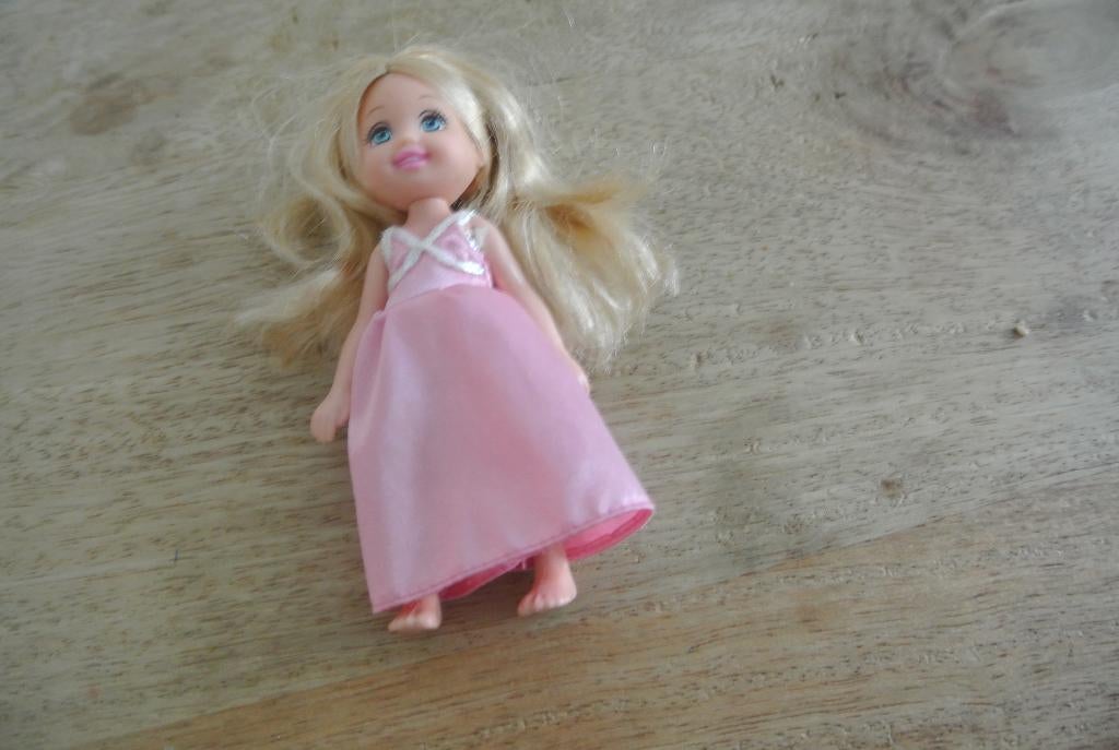 Barbie Shelly Kelly/ nr 63, Ophalen of Verzenden, Zo goed als nieuw, Pop