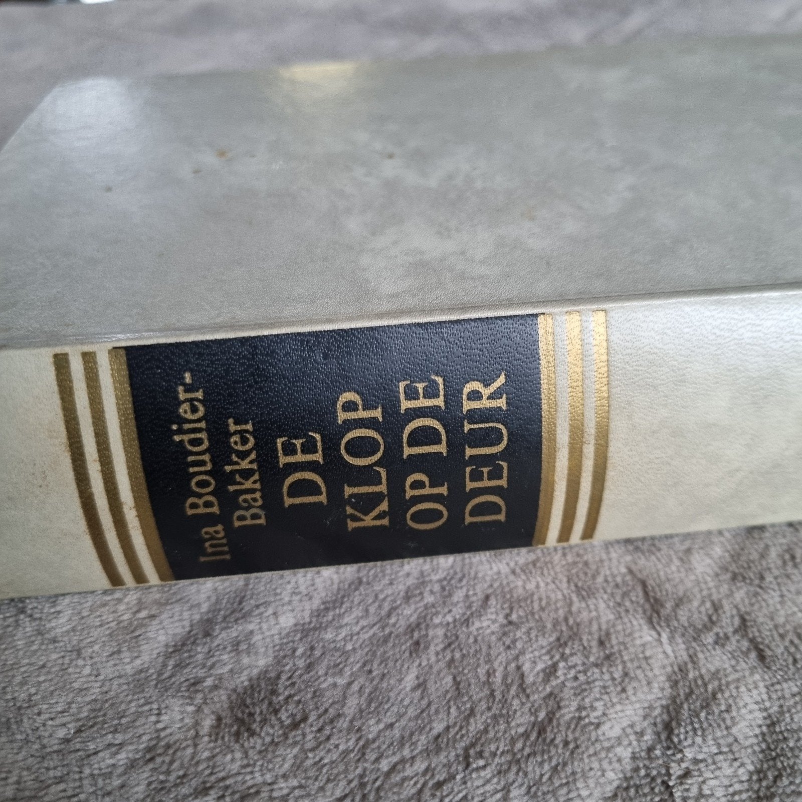 De Klop Op De Deur - Ina Boudier-Bakker (Eerste Boek), Ophalen of Verzenden, Gelezen, Ina Boudier-Bakker, Nederland
