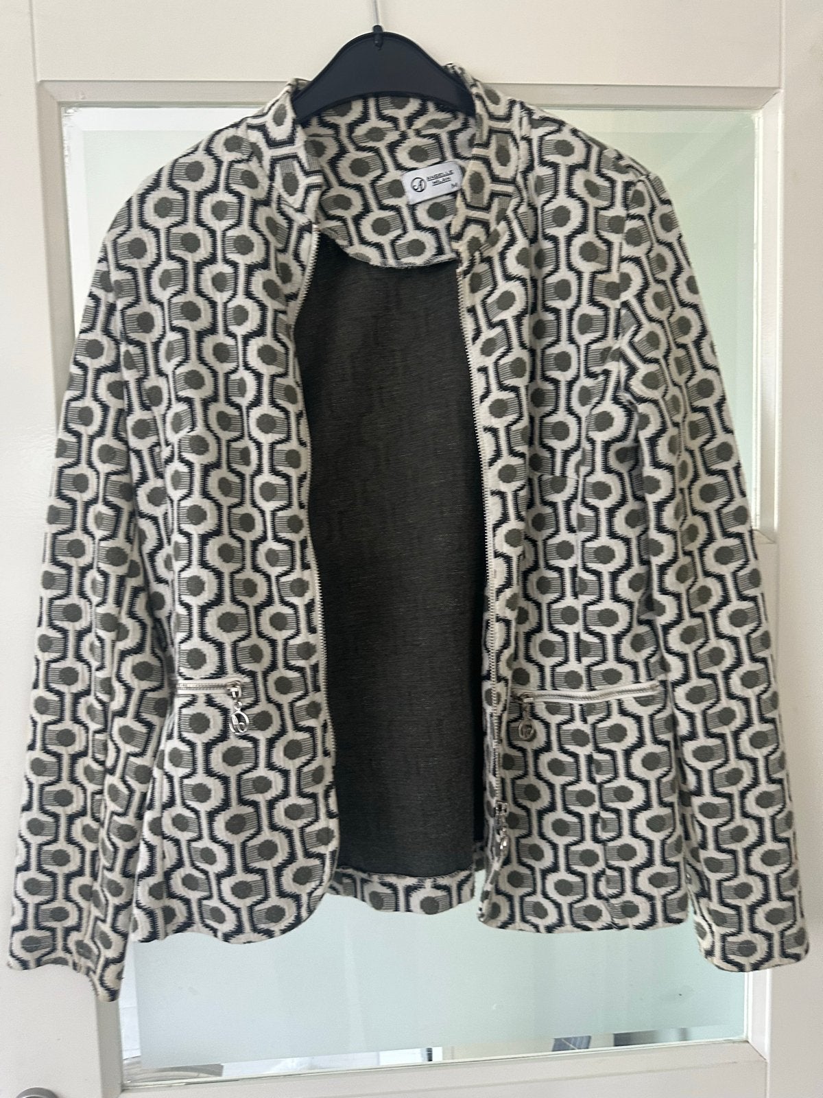 Stijlvol Jasje met Geometrisch Patroon - Maat M, Maat 38/40 (M), Meerkleurig, Ophalen of Verzenden, Zo goed als nieuw