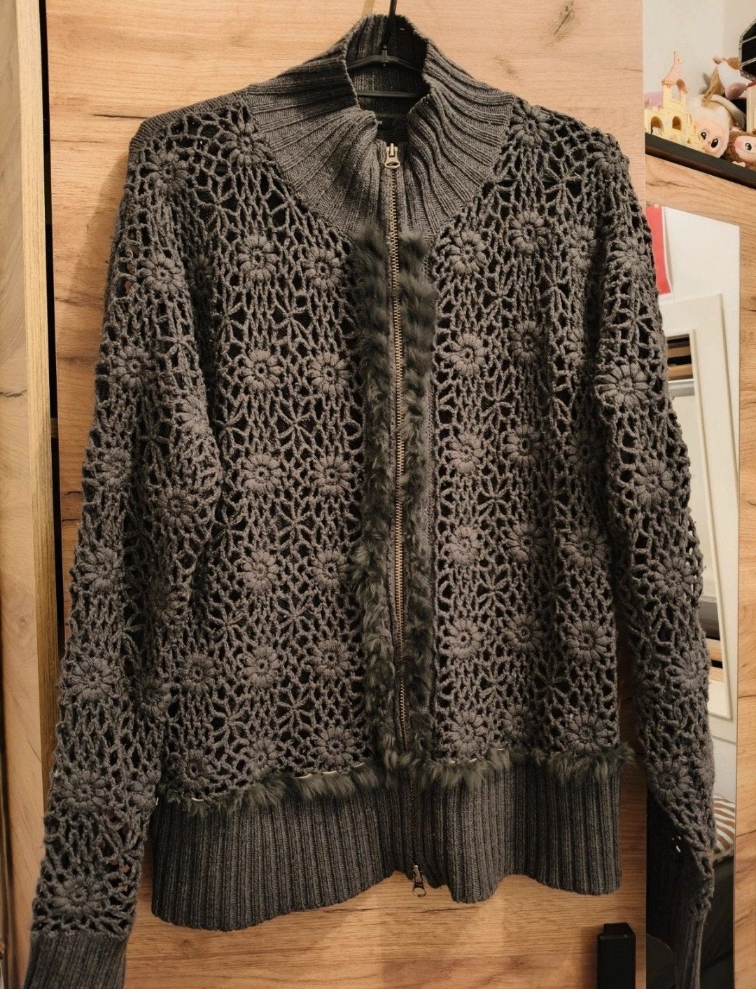 Caroline Biss gebreid vest met bloemen & faux fur, Kleding | Dames, Caroline Biss, Ophalen of Verzenden, Maat 38/40 (M), Grijs