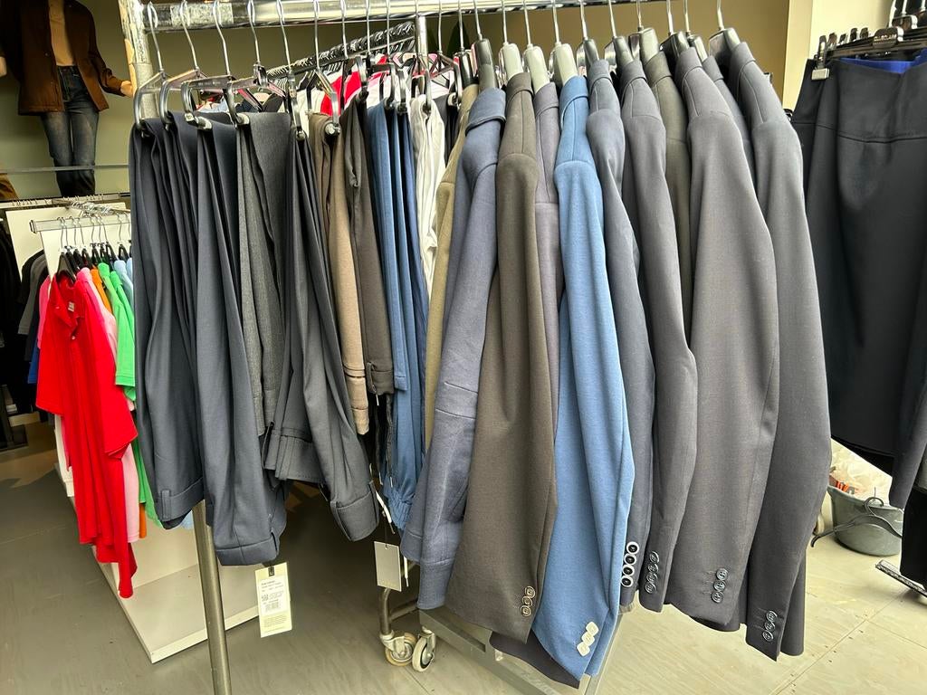 Nieuwe colberts en broeken - diverse merken en kleuren, Ophalen, Nieuw, Overige maten, Overige kleuren