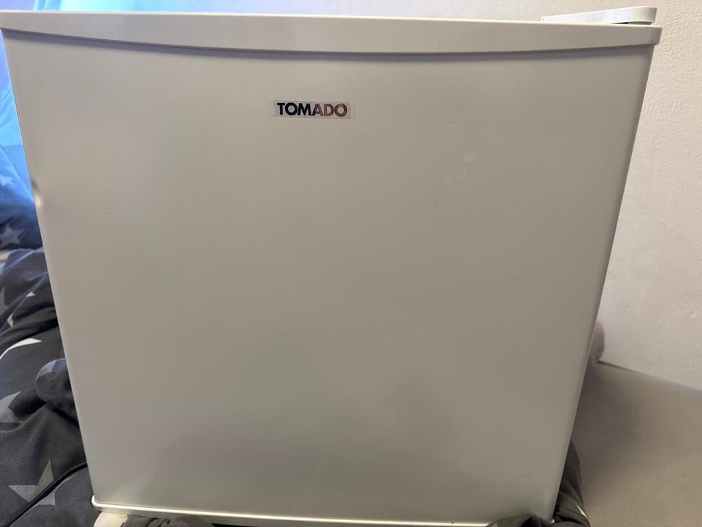 Tomado Koelkast TFM4402W/01 - Zo goed als nieuw, Zonder vriesvak, Ophalen of Verzenden, Minder dan 45 cm, Minder dan 85 cm