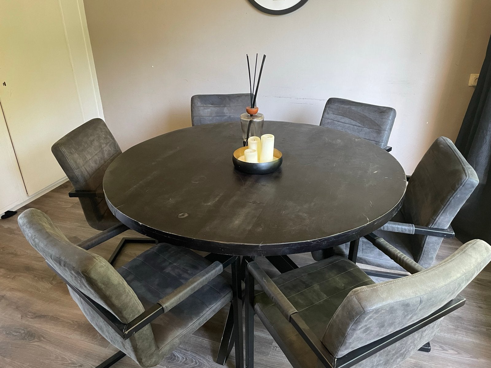 Eettafel met 6 stoelen - Gebruikt met lichte sporen, Huis en Inrichting, Ophalen of Verzenden, Gebruikt, 4 tot 6 stoelen