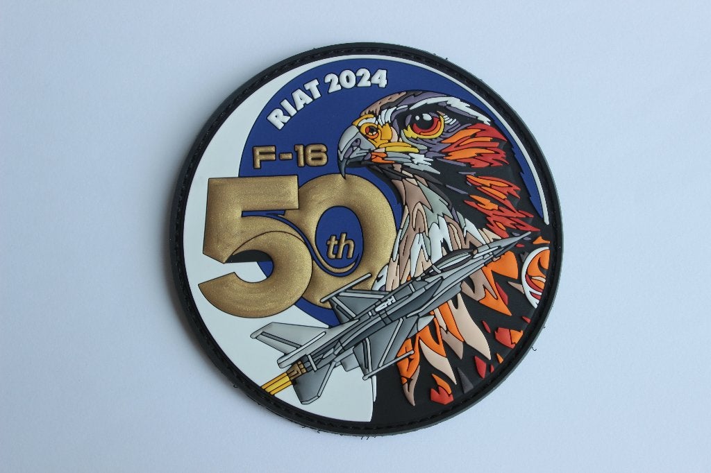patch 50 years f-16 fighting falcon riat  fairford  2024 pvc, Verzenden, Zo goed als nieuw, Patch, Badge of Embleem