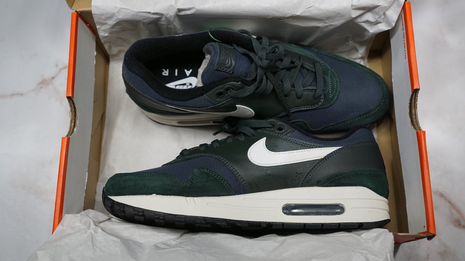 Nieuwe Nike Air Max 1 Outdoor Green - Maat 42.5, Kleding | Heren, Schoenen, Ophalen of Verzenden, Nieuw, Overige kleuren, Sneakers of Gympen