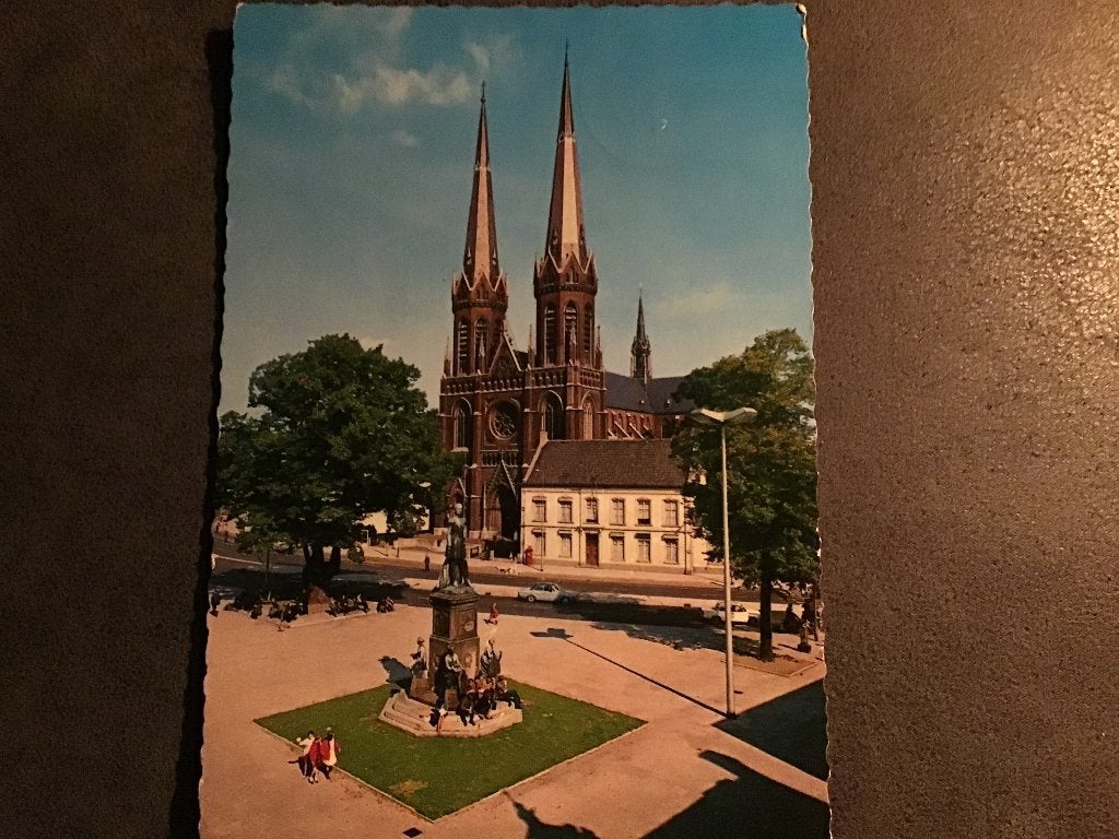 Oude Ansichtkaart Tilburg Heuvel met Heuvelse Kerk 1955-60, Ophalen of Verzenden, 1940 tot 1960, Gelopen, Noord-Brabant