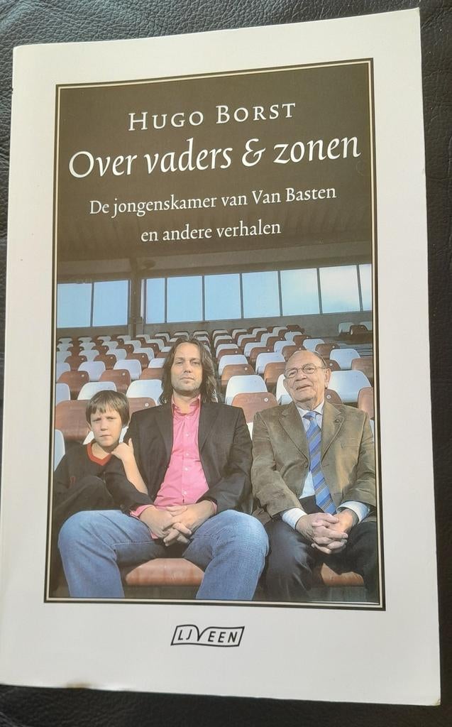 Hugo Borst - Over vaders & zonen (Voetbalverhalen), Boeken, Ophalen of Verzenden, Gelezen, Hugo Borst, Sport