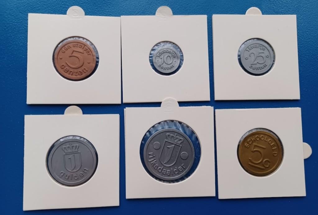 Schoolgeld, Speelgeld 5 centen t/m 5 Gulden, Postzegels en Munten, Penningen en Medailles, Verzenden, Overige materialen, Nederland