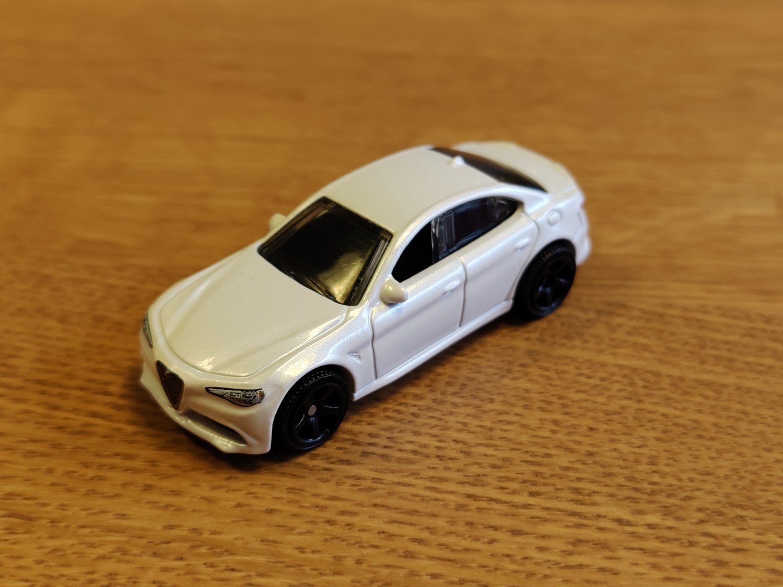 Matchbox Alfa Romeo Giulia WIT, Ophalen of Verzenden, Zo goed als nieuw, Auto