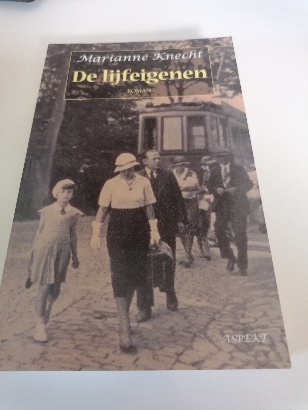 de lijfeigenen. m knecht, M knecht, Ophalen of Verzenden, Overige onderwerpen, Tweede Wereldoorlog