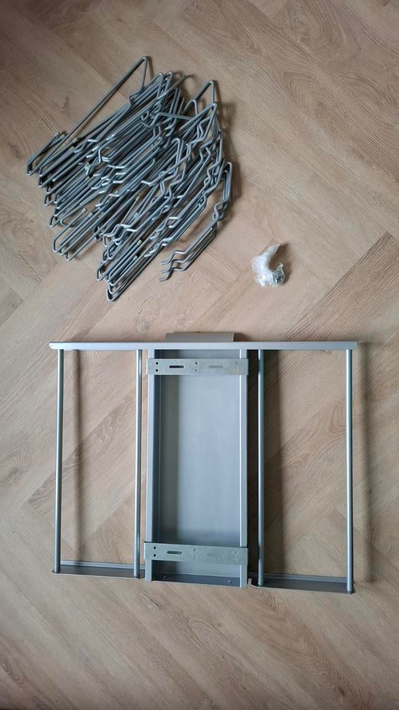 Te koop aangeboden Dubbele uitschuifbare broeken hangers., Ophalen, Zo goed als nieuw, Metaal
